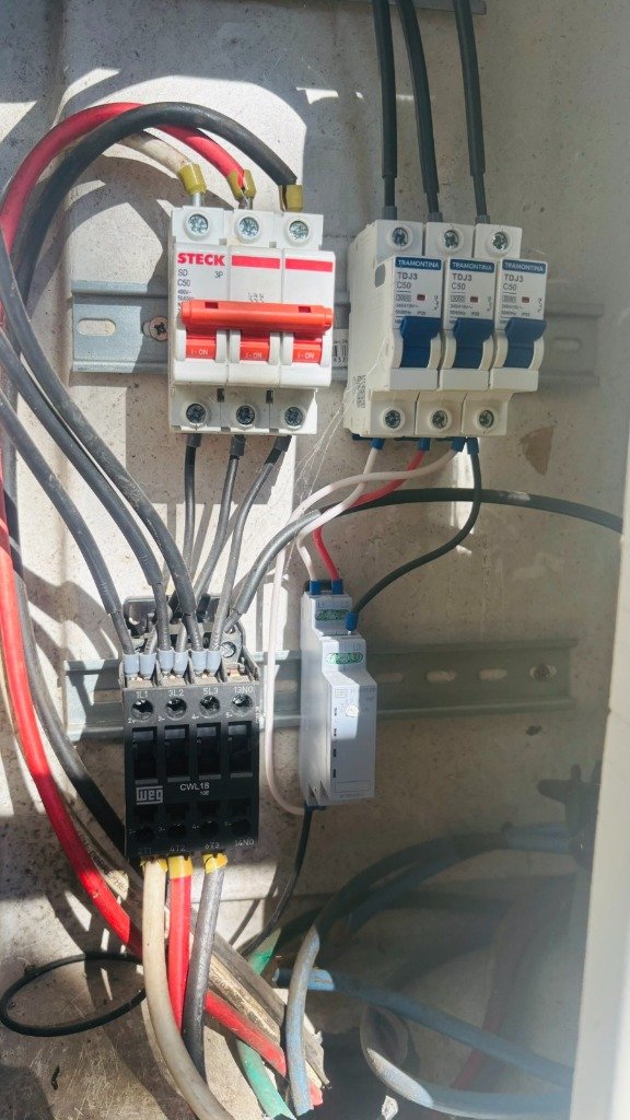 Quadro de Comando com Disjuntores Steck e Contatora Industrial WEG